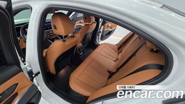 BMW 3 Series 2023 — ფოტო 5/13