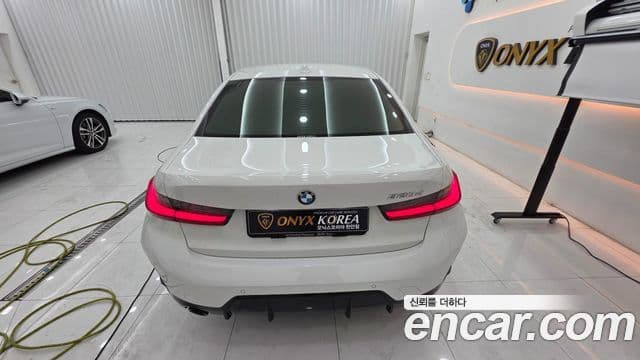 BMW 3 Series 2023 — ფოტო 9/13