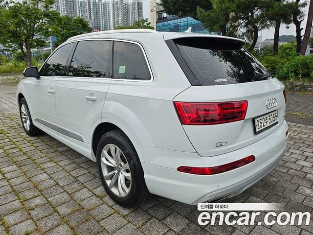 Audi Q7 2019 — ფოტო 4/20