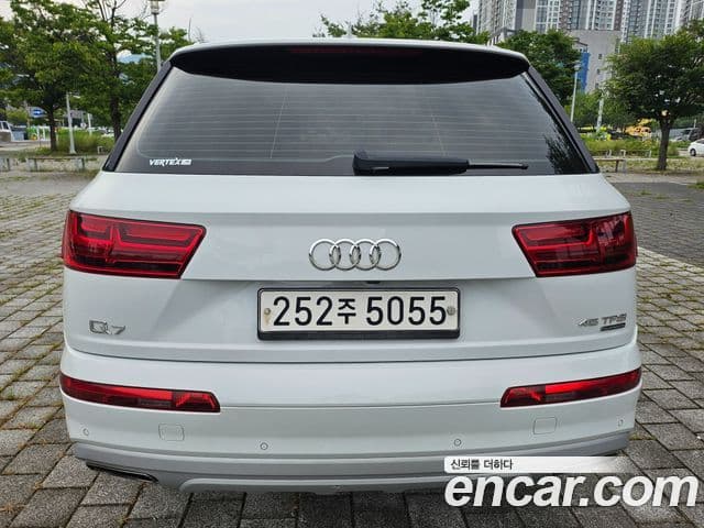 Audi Q7 2019 — ფოტო 5/20