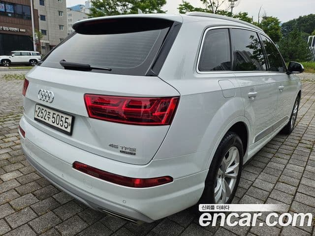 Audi Q7 2019 — ფოტო 6/20