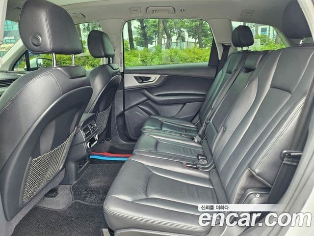 Audi Q7 2019 — ფოტო 8/20