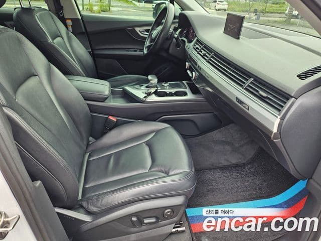 Audi Q7 2019 — ფოტო 10/20