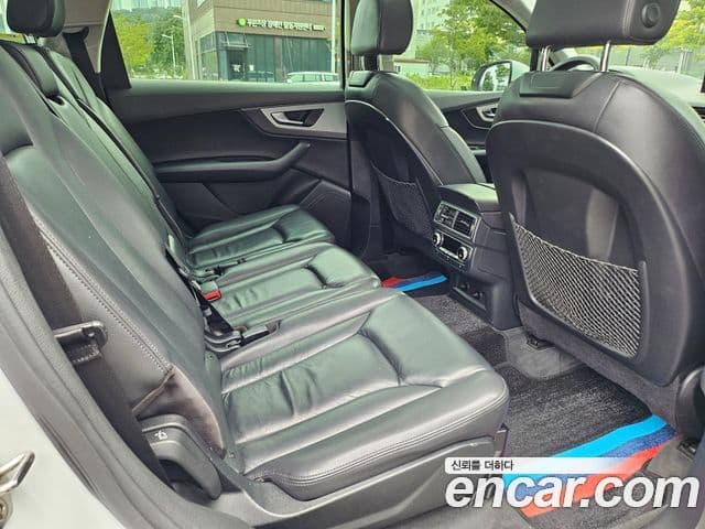 Audi Q7 2019 — ფოტო 11/20