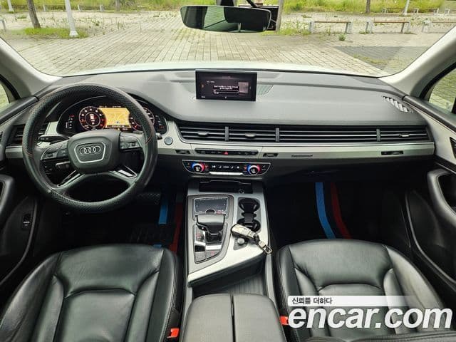 Audi Q7 2019 — ფოტო 13/20