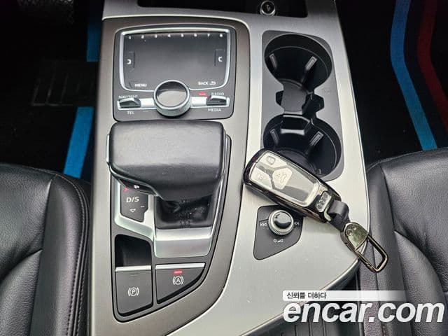 Audi Q7 2019 — ფოტო 14/20