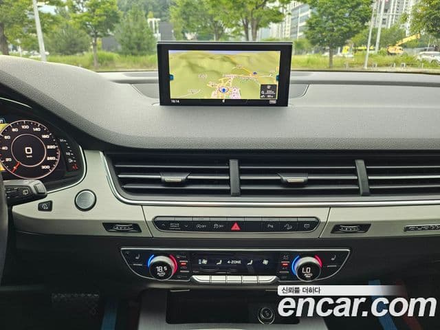 Audi Q7 2019 — ფოტო 15/20