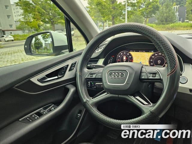 Audi Q7 2019 — ფოტო 16/20