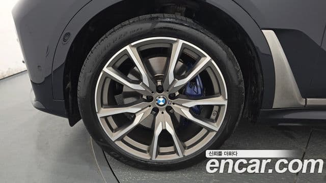 BMW X7 2021 — Photo 35/35
