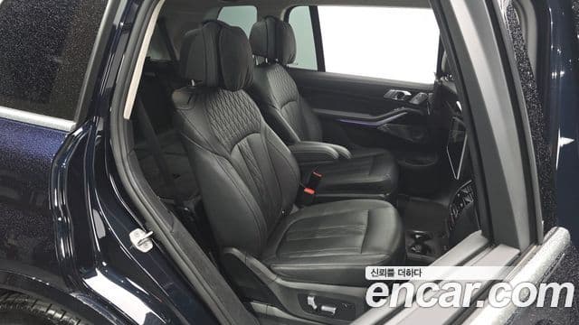 BMW X7 2021 — Photo 28/35