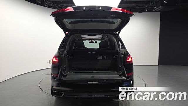 BMW X7 2021 — Photo 18/35