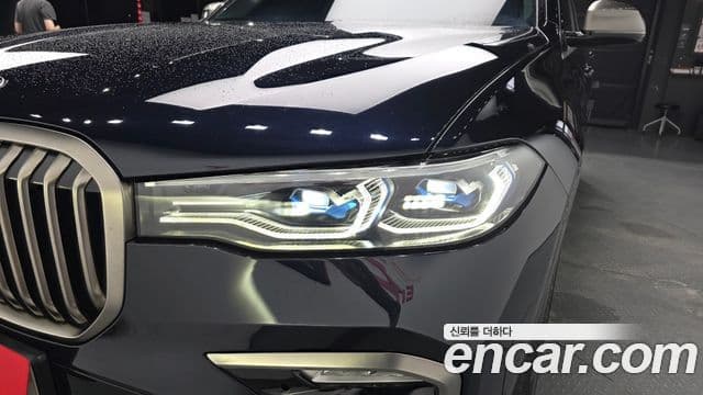 BMW X7 2021 — Photo 23/35