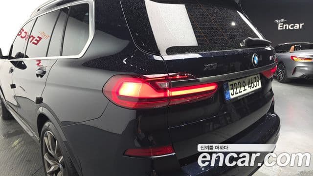 BMW X7 2021 — Photo 9/35