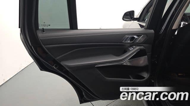 BMW X7 2021 — Photo 22/35