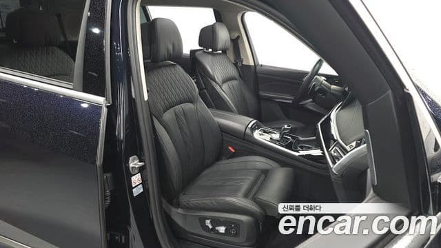 BMW X7 2021 — Photo 24/35