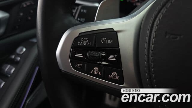 BMW X7 2021 — Photo 8/35
