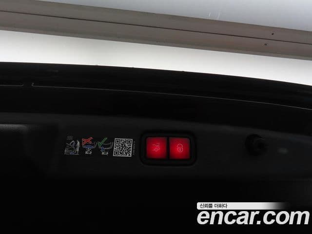 Mercedes-Benz E-Class 2025 — ფოტო 16/20