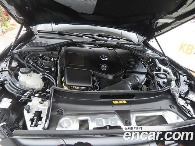 Mercedes-Benz E-Class 2025 — ფოტო 19/20