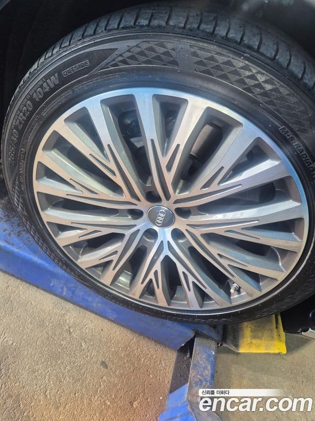 Audi A8 2020 — ფოტო 10/12