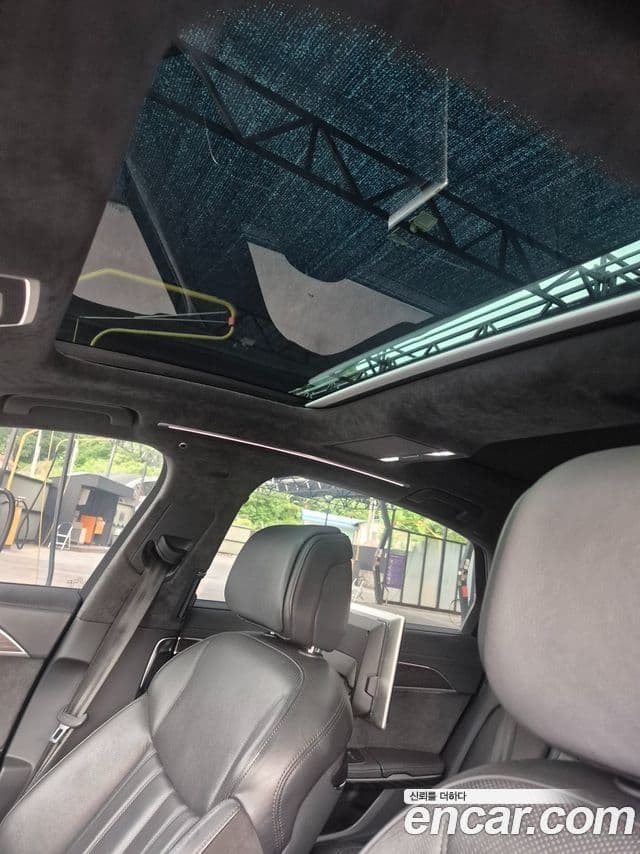 Audi A8 2020 — ფოტო 11/12