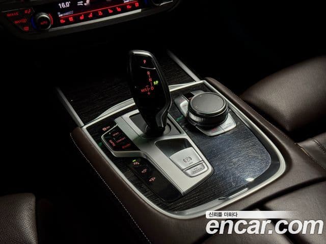 BMW 7 Series 2018 — ფოტო 7/20