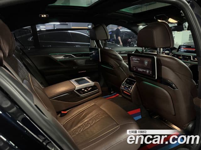 BMW 7 Series 2018 — ფოტო 12/20