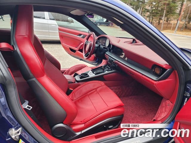 Porsche 911 2020 — ფოტო 15/19
