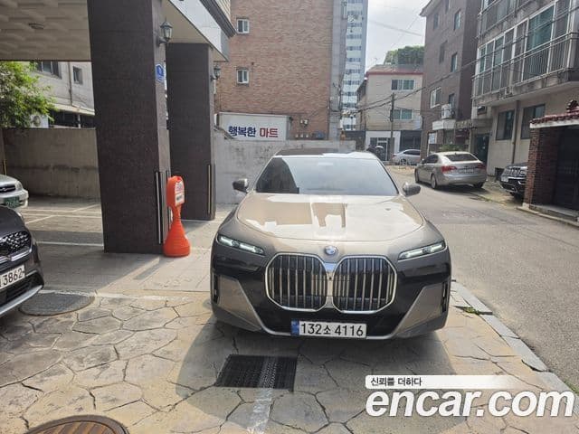 BMW 7 Series 2023 — ფოტო 14/14
