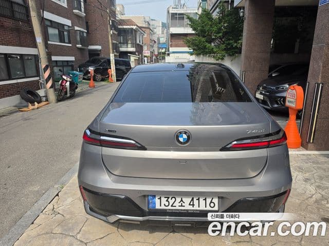 BMW 7 Series 2023 — ფოტო 5/14