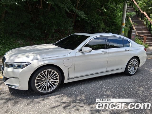 BMW 7 Series 2021 — ფოტო 6/20