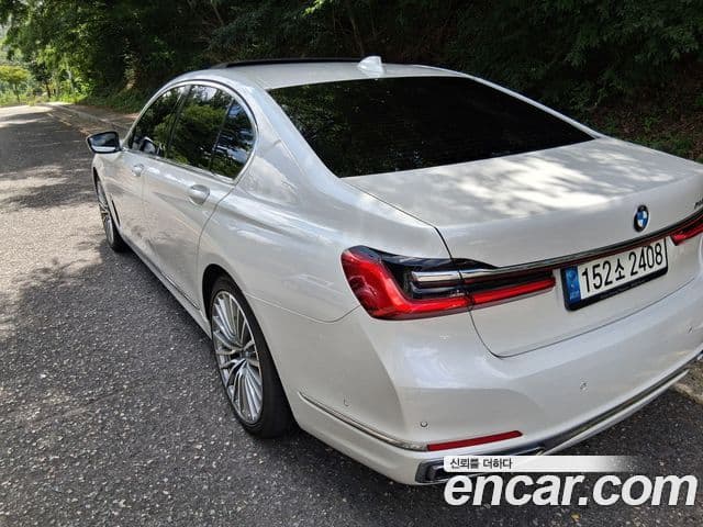 BMW 7 Series 2021 — ფოტო 7/20