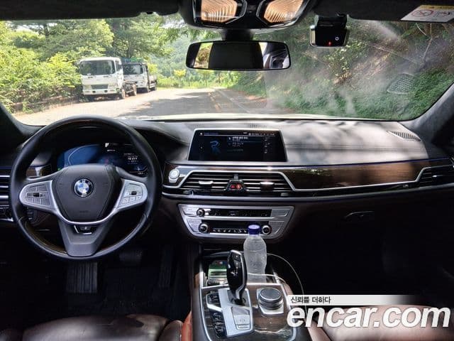 BMW 7 Series 2021 — ფოტო 9/20