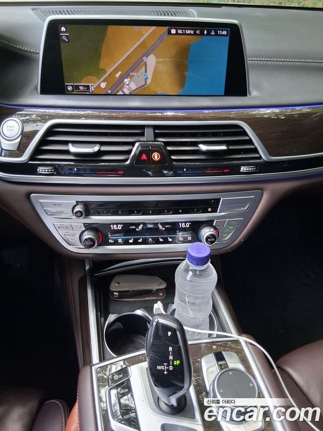 BMW 7 Series 2021 — ფოტო 13/20