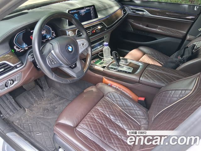 BMW 7 Series 2021 — ფოტო 15/20