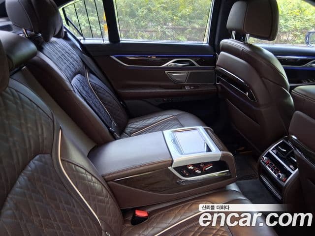 BMW 7 Series 2021 — ფოტო 18/20