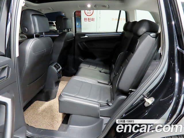 Volkswagen Tiguan Allspace 2023 — Photo 12/20