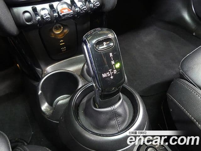 Mini Cooper S 2020 — ფოტო 17/20