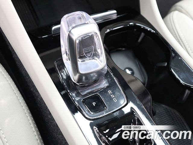 Volvo XC40 2024 — ფოტო 6/9