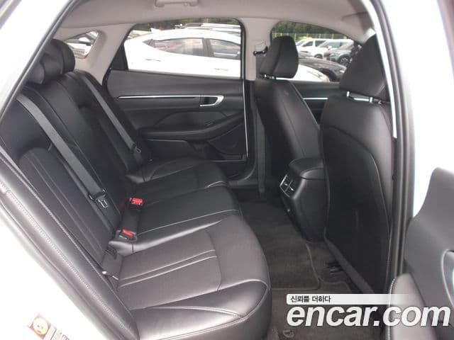 Hyundai Sonata 2022 — ფოტო 16/19