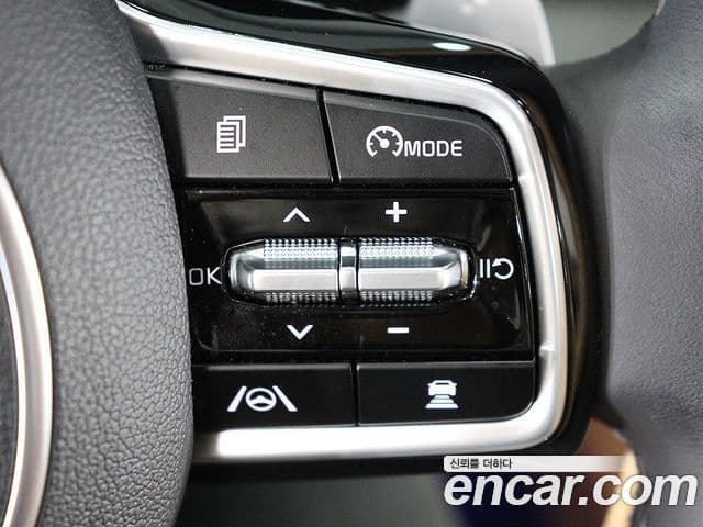 Kia Carnival 2022 — фото 12 из 20