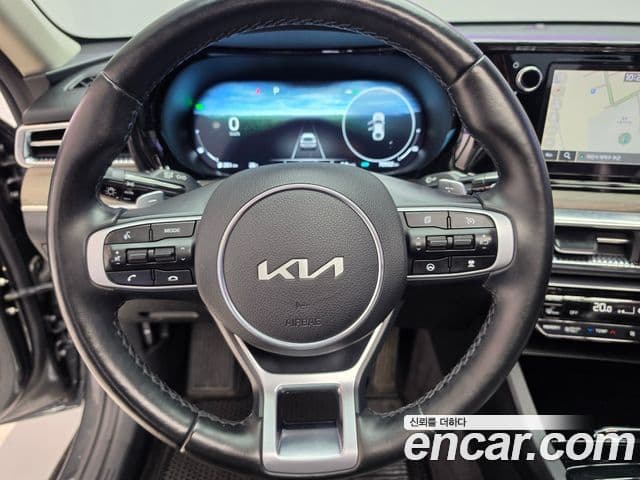 Kia K5 2022 — ფოტო 19/20