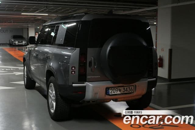 Land Rover Defender 2021 — Photo 1/19