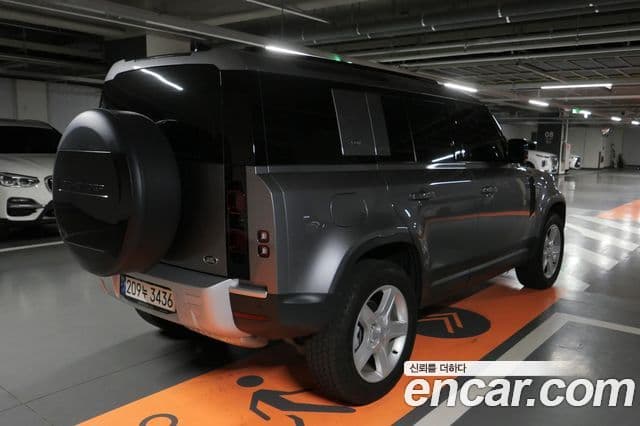 Land Rover Defender 2021 — Photo 12/19