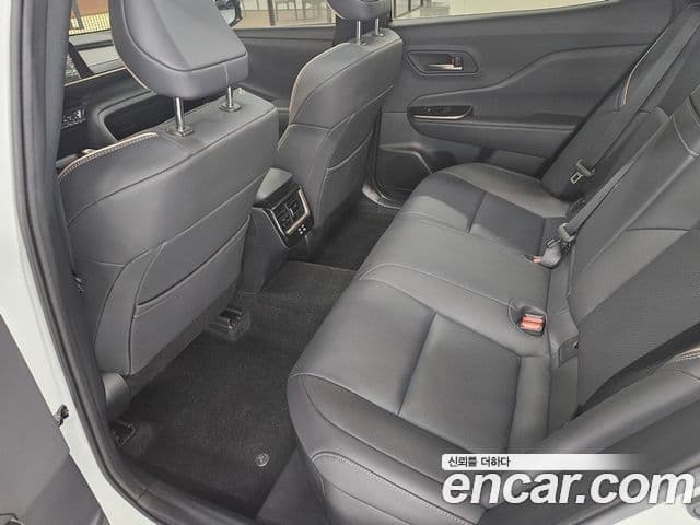 Toyota Crown Crossover 2024 — фото 10 из 19