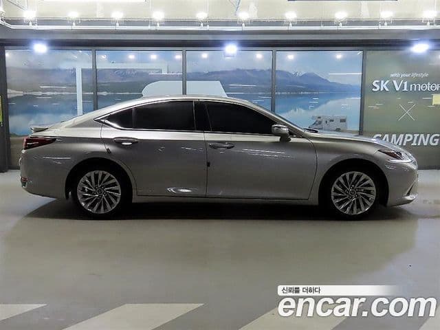 Lexus ES300h 2022 — ფოტო 1/2