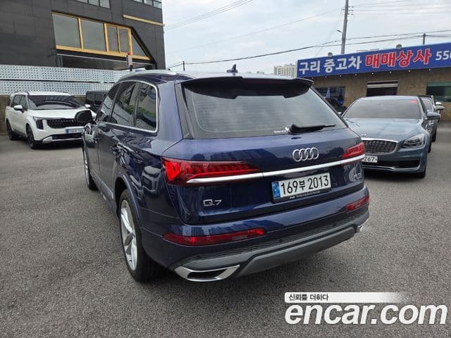 Audi Q7 2023 — ფოტო 3/18