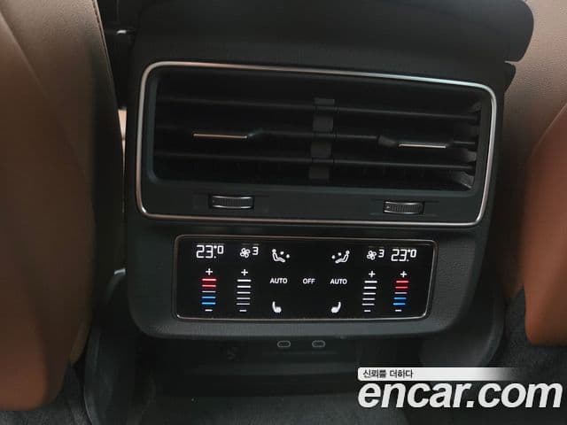 Audi Q7 2023 — ფოტო 13/18