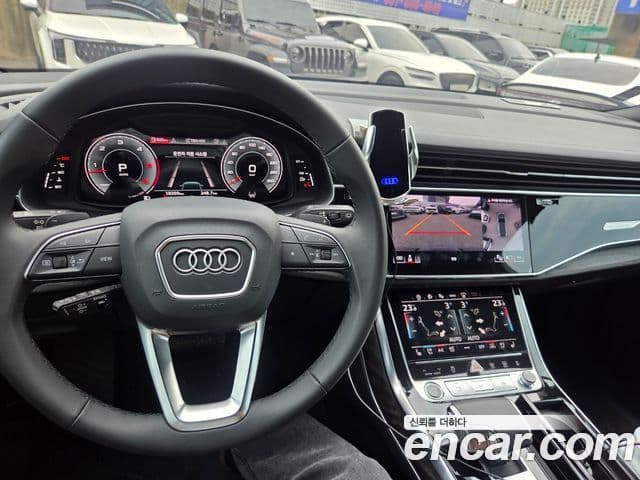 Audi Q7 2023 — ფოტო 14/18
