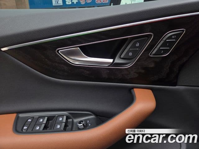 Audi Q7 2023 — ფოტო 18/18