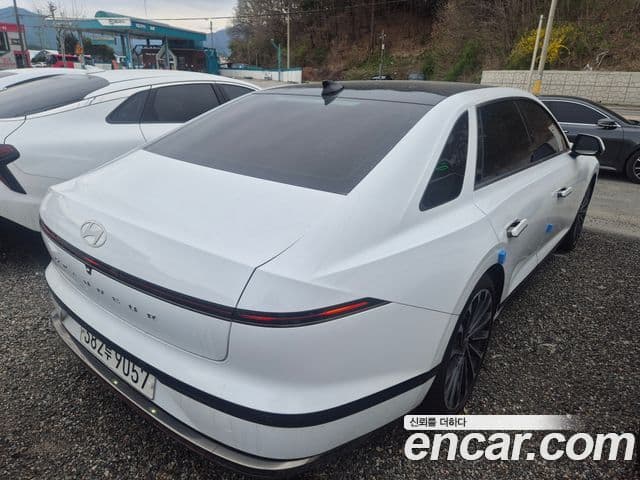 Hyundai Grandeur 2022 — ფოტო 2/16